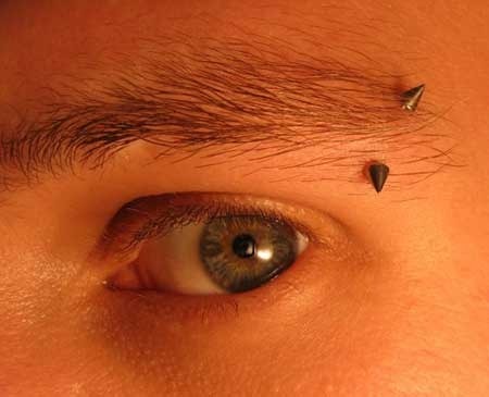 10 cuidados para quem tem piercing na sobrancelha